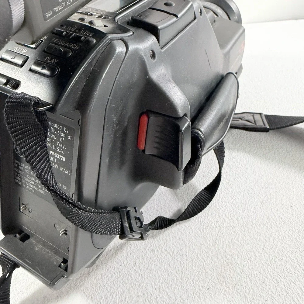 Panasonic‎ PV-S372D OmniMovie Super S-VHS VHSC Camcorder Video Camera UNTESTED